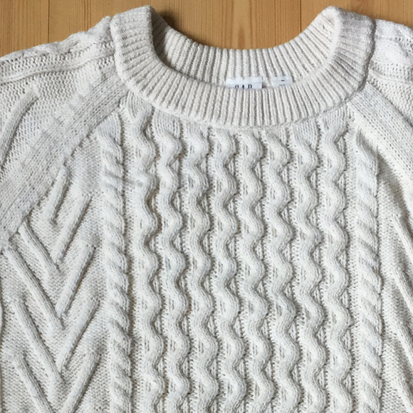 GAP Sweaters - GAP Cable-Knit Sweater - M